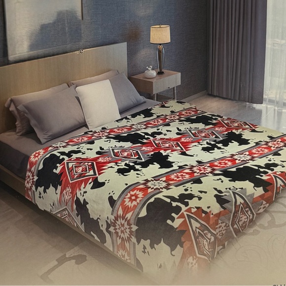 Brand New king size thick Flannel blanket, cow print Aztec - Picture 1 of 3